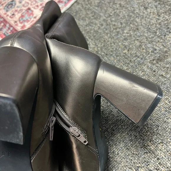 Jeffrey Campbell dark silver tone zip up stretchy square toe booties, sz 8.5 - Picture 8 of 9